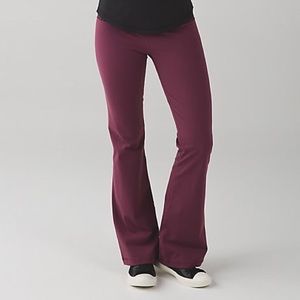 LULULEMON size 4 maroon Groove III yoga pant